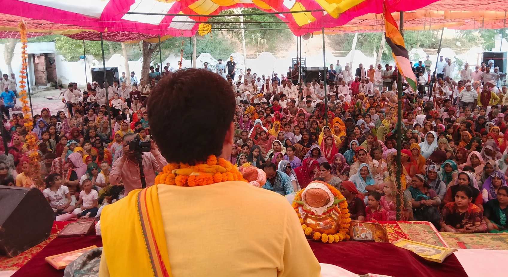 विशाल जनसमूह - संकीर्तन सभा दर्शन